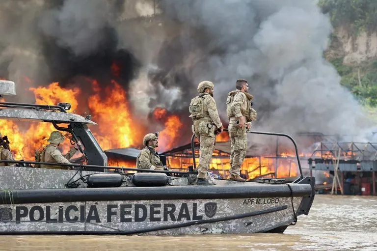 OPERAÇÃO BOIÚNA ENCERRADA - Balanço da PF aponta 277 dragas destruídas e R$ 1 bilhão atingido no garimpo do Rio Madeira 

